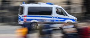 Ein Polizeiauto im Einsatz. (Symbolbild)