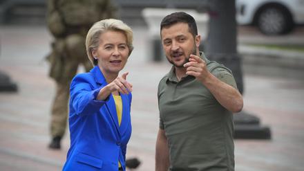 Wolodymyr Selenskyj (rechts), Präsident der Ukraine, und Ursula von der Leyen, Präsidentin der Europäischen Kommission.
