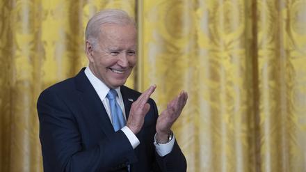 US-Präsident Joe Biden spricht sich für eine gerechtere Bezahlung der gerade streikenden Drehbuchautoren in den USA aus.
