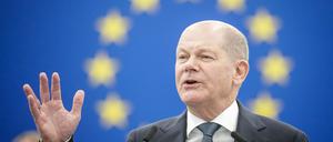 Bundeskanzler Olaf Scholz (SPD) spricht im EU-Parlament zu den Abgeordneten. 