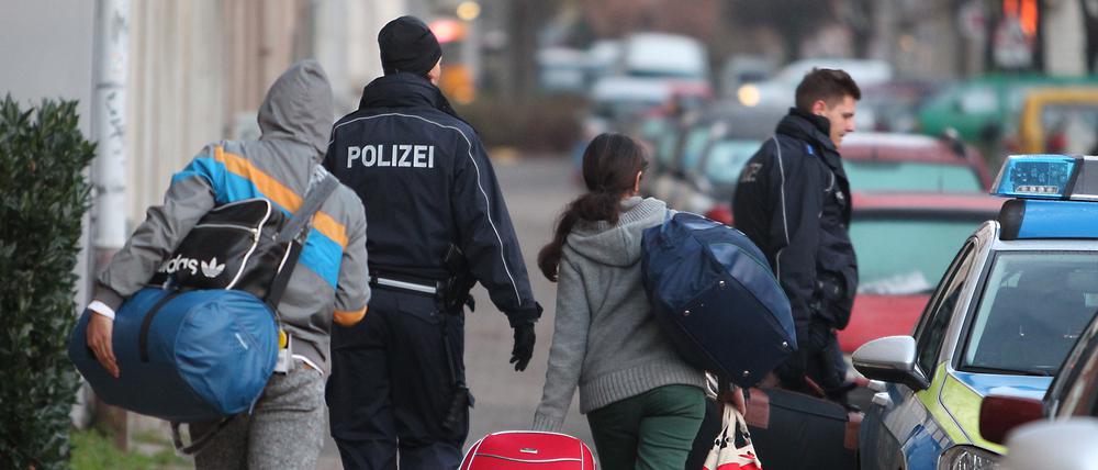Bundesinnenministern Nancy Faeser (SPD) hatte darauf verwiesen, dass die Zahl der Abschiebungen 2023 durch bisherige Maßnahmen um 27 Prozent auf 16.430 gestiegen sei.