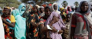 Flüchtlinge in der Nähe der Grenze zwischen Tschad und Sudan.
