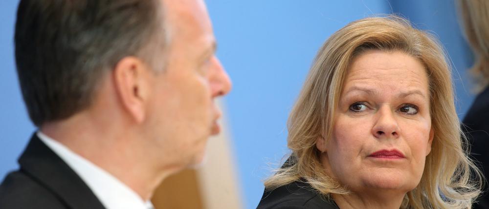 Bundesinnenministerin Nancy Faeser hat eine überarbeitete Version des BKA-Gesetzes vorgelegt.
