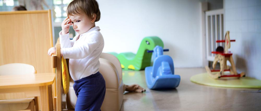 Kinder zu isolieren und mit ihren Emotionen alleinzulassen, ist kein angemessenes Verhalten von Erzieherinnen und Erziehern.