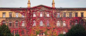 Das Krankenhaus des Maßregelvollzugs ist völlig überbelegt, wirksame Entlastung nicht in Sicht. 