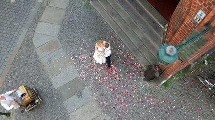 In manchen Standesämtern darf nur in beschränkter Kulisse geheiratet werden.