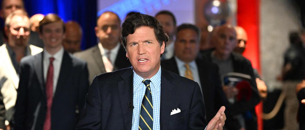 Tucker Carlson im November 2022 bei einer Veranstaltung des rechten Senders Fox News.