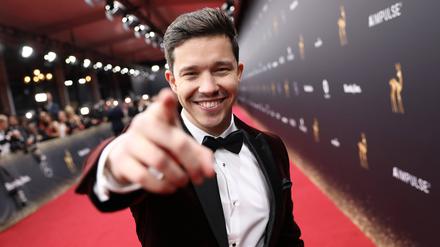Nico Santos auf dem roten Teppich bei der Verleihung des - BAMBI 2019 - im Festspielhaus in Baden-Baden. 