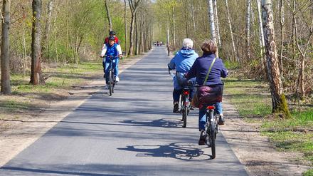 Holperfreies Radeln. In Lichterfelde hat der Mauerweg neuen Asphalt bekommen.