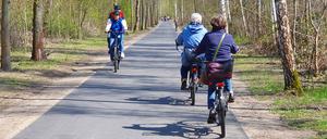 Holperfreies Radeln. In Lichterfelde hat der Mauerweg neuen Asphalt bekommen.