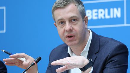 Stefan Evers (CDU), Finanzsenator, spricht auf einer Pressekonferenz nach der Sitzung des Berliner Senats. 
