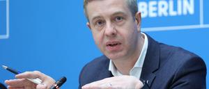 Stefan Evers (CDU), Finanzsenator, spricht auf einer Pressekonferenz nach der Sitzung des Berliner Senats. 