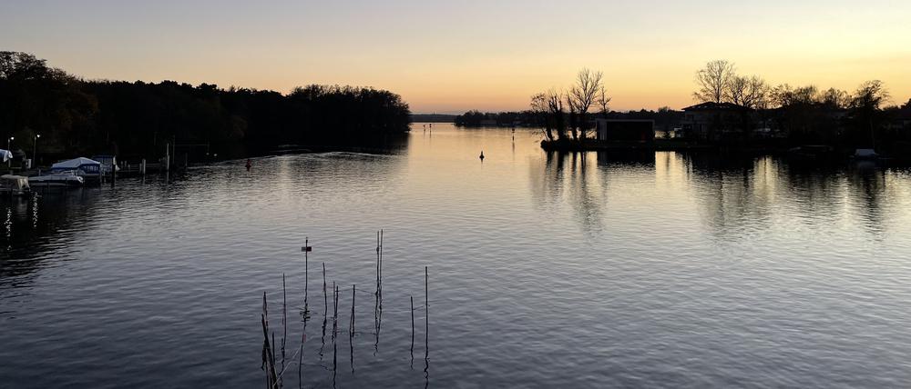 Nach Schmöckwitzwerder, ganz am Ende Berlins gelegen, gelangt man über die längste Straße der Stadt.