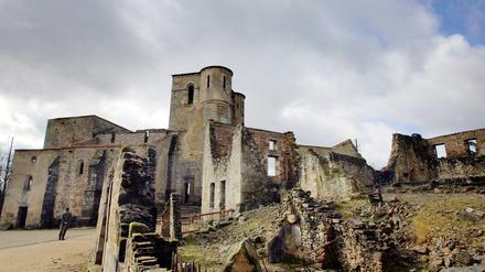 Geisterdorf als Mahnmal. Die Ruinen von Oradour-sur-Glane in Zentralfrankreich, wo 643 Einwohner, darunter 350 Frauen und Kinder, am 10. Juni 1944 von einer SS-Division ermordet wurden.