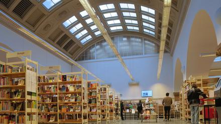Die Heinrich-Schulz-Bibliothek im Rathaus Charlottenburg muss saniert werden.