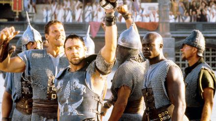 Ralf Moeller (l.) an der Seite von Russell Crowe in dem Hollywood-Klassiker „Gladiator“. Moeller schlug direkt nach seiner Bodybuilder-Karriere eine Laufbahn als Schauspieler ein.