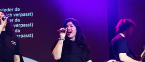 Ayda Khodabandehlou, Sängerin bei der Band des OE-Mediziner-Kabaretts. Credits: Niklas Krug
