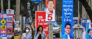 Wahlplakate in Bangkok.
