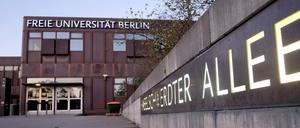 Freie Universität Berlin. Rostlaube an der Habelschwerdter Allee. 