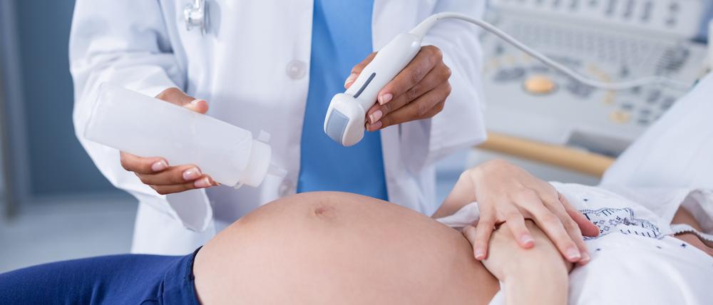 Gegen eine Infektion mit Zytomegalieviren gibt es für Schwangere nur eine, noch nicht zugelassene Arznei, deren Kosten Kassen nicht übernehmen müssen.