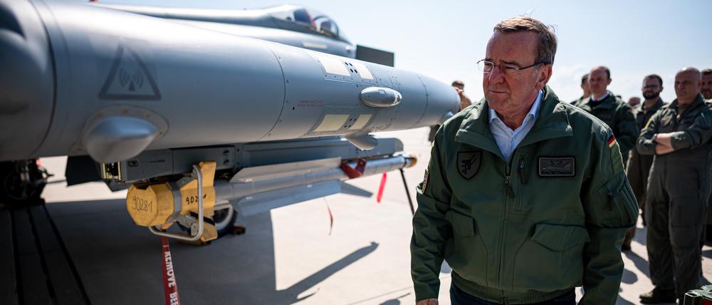 Boris Pistorius absolvierte in Laage seinen Antrittsbesuch bei der Luftwaffe.