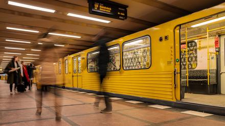 BVG statt Flieger für den Urlaub in der Stadt.