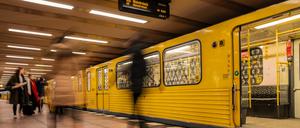 BVG statt Flieger für den Urlaub in der Stadt.