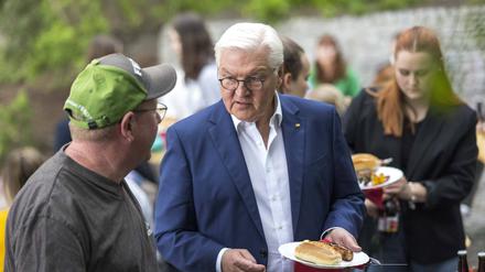 Mit Wurst und Worten. Drei Tage hat sich Steinmeier in Senftenberg umgehört.