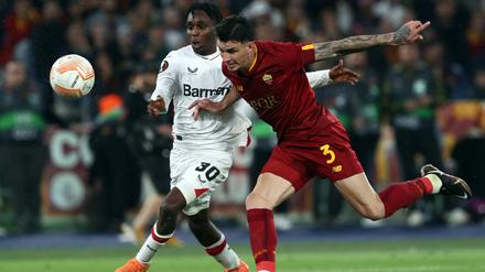 Jeremie Frimpong ist nach dem Spiel in Rom angeschlagen.