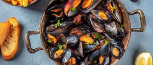 Moules Frites in der Pfanne