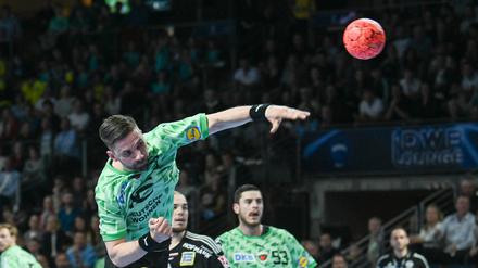 In Torlaune. Fabian Wiede von den Füchsen.