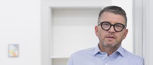 Galerist Peter Kilchmann in seinen Zürcher Räumen