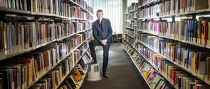 Der Direktor der Stiftung Zentral- und Landesbibliothek Berlin (ZLB) Volker Heller, in der Amerika-Gedenkbibliothek in Berlin.