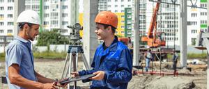 Wie wäre es mit einem Praktikum auf dem Bau? Dauert auch nur einen Tag. Die Praktikumswoche startet im Sommer.