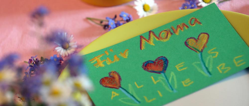 „Alle zum Basteltisch kommen!“. Solche Aufforderungen hören Kinder in Berliner Kindertagesstätten nur noch selten. Gebastelt wird in vielen Einrichtungen nur dann, wenn die Kleinen es selbst vorschlagen.