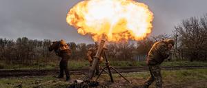 Ukrainische Soldaten im Einsatz in Bachmut.