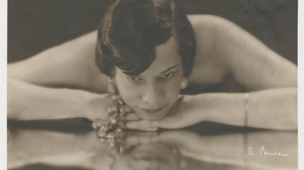 Tilla Durieux Porträt-Aufnahme, Fotograf: Alex Binder, Berlin, 1925 - 1927 Akademie der Künste [AdK], Berlin, Tilla-Durieux-Archiv 248_005