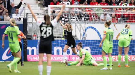 Frankfurt erteilt den Wolfsburgerinnen eine Lehrstunde in der Bundesliga.