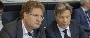 Robert Habeck (re.), Bundesminister für Wirtschaft und Klimaschutz, steht weiter hinter seinem Staatssekretär Patrick Graichen.