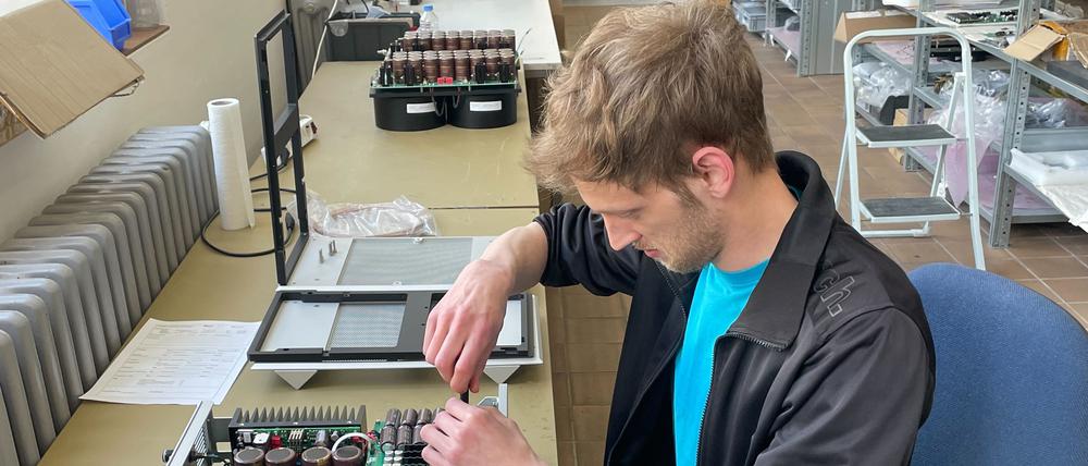Bei Audionet aus Berlin-Spandau wird noch per Hand geschraubt.