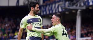 Ilkay Gündogan (li.) könnte mit Manchester City seine fünfte englische Meisterschaft gewinnen.