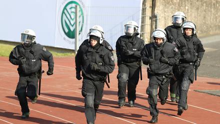 Polizeischutz für den SFC Friedrichshain. (Symbolbild)