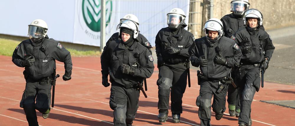 Polizeischutz für den SFC Friedrichshain. (Symbolbild)