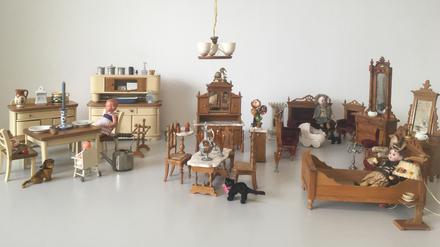 Über 100 Jahre alte Puppenstube, die bei Oxfam Potsdam abgegeben wurde. 