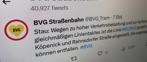 Täglich grüßt die BVG - und meldet die Einstellung des Verkehrs in der verstopften Bahnhofstraße.