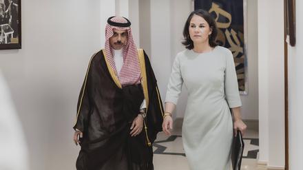 Annalena Baerbock trifft Prinz Faisal bin Farhan Al Saud, Aussenminister von Saudi-Arabien.