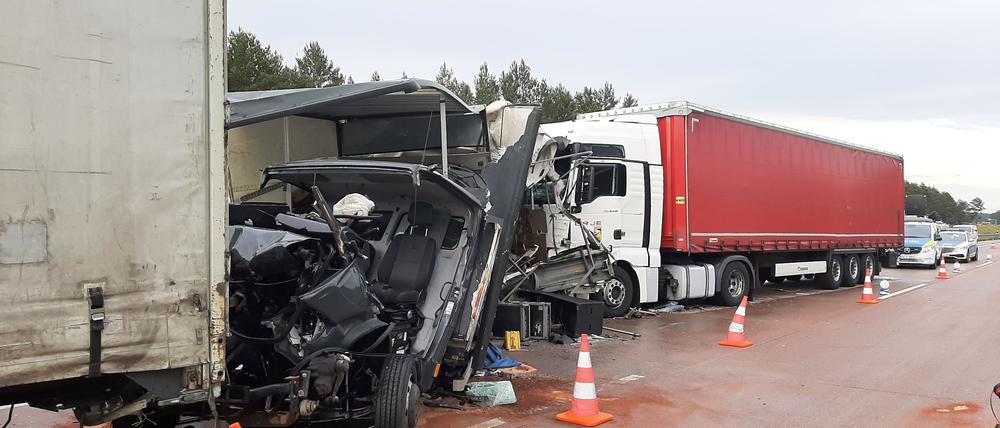 Die Unfallstelle auf der Autobahn 12 bei Storkow.