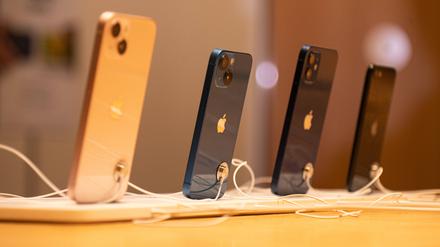 iPhones in einem Apple Store in Indien (Symbolbild). 