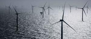 Windpark nördlich der Insel Helgoland: Seit Monaten häufen sich die Berichte über russische Schiffe, die zu Spionagezwecken unterwegs sein könnten. 