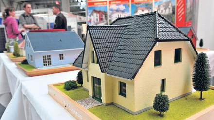 Sich bei der Immobilienfinanzierung beraten zu lassen und genau zu rechnen halten Fachleute für das A und O.
